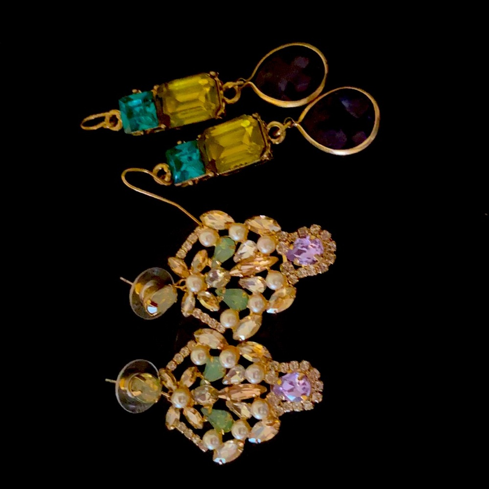 2 Sets of earrings